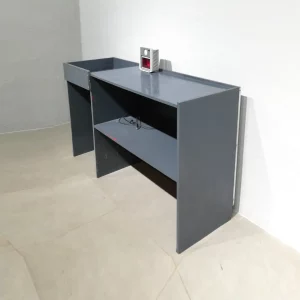 Mostrador de madera de segunda mano con lector de códigos de barras en venta en cabauoportunitats.com