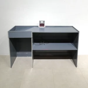 Mostrador de madera de segunda mano con lector de códigos de barras en venta en cabauoportunitats.com