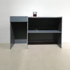 Mostrador de madera de segunda mano con lector de códigos de barras en venta en cabauoportunitats.com