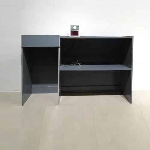 Mostrador de madera de segunda mano con lector de códigos de barras en venta en cabauoportunitats.com