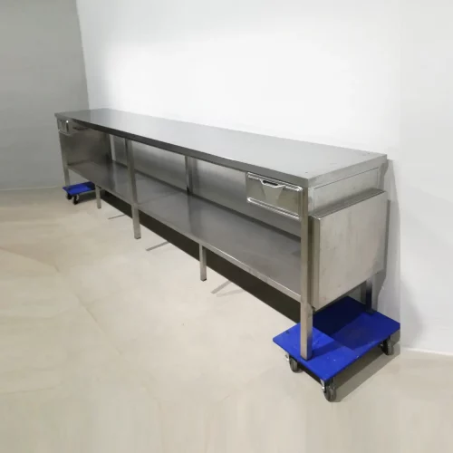 Mesa de acero inoxidable de segunda mano con 2 cajones (370x60x90cm) en venta en cabauoportunitats.com