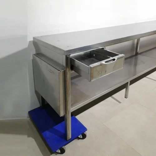 Mesa de acero inoxidable de segunda mano con 2 cajones (370x60x90cm) en venta en cabauoportunitats.com