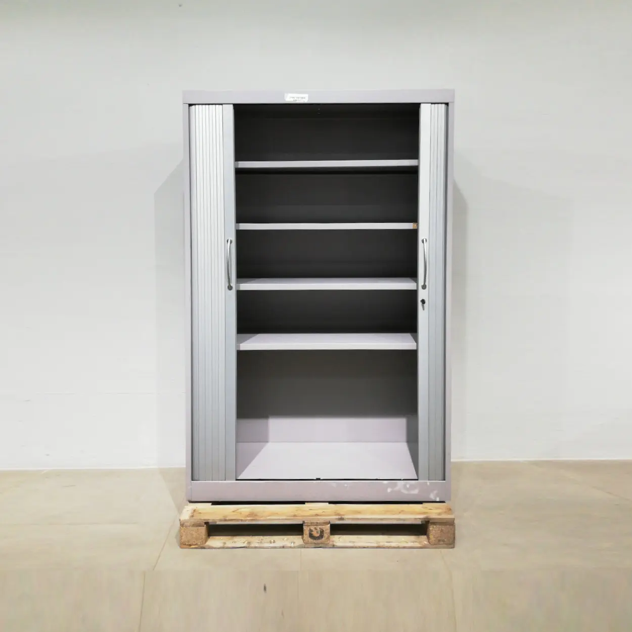 Armario metálico con persiana (121x45x198cm) de segunda mano en venta en cabauoportunitats.com