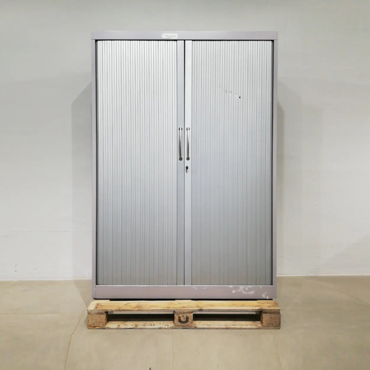 Armario metálico con persiana (121x45x198cm) de segunda mano en venta en cabauoportunitats.com