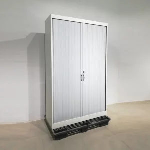 Armario metálico con persiana ( 122x45x198cm) de segunda mano en buen estado en venta en cabauoportunitats.com