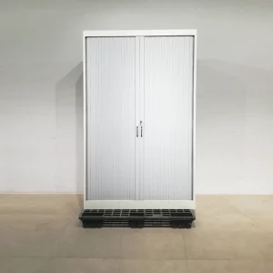 Armario metálico con persiana ( 122x45x198cm) de segunda mano en buen estado en venta en cabauoportunitats.com