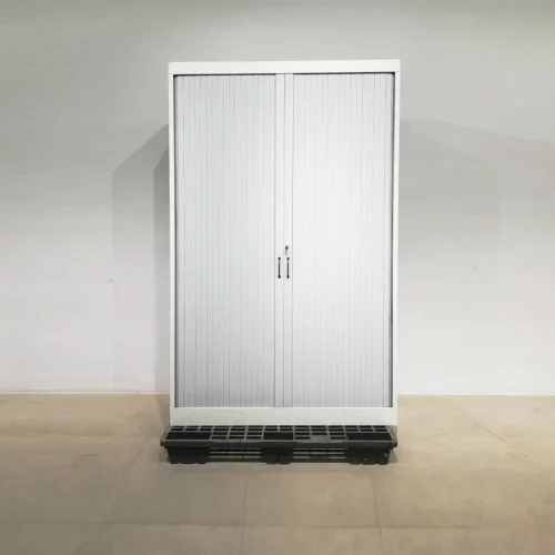 Armario metálico con persiana ( 122x45x198cm) de segunda mano en buen estado en venta en cabauoportunitats.com