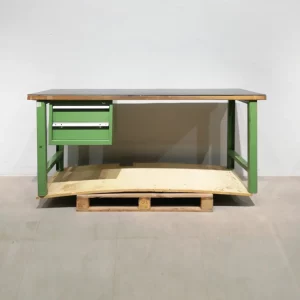Banco de trabajo de 200cm de segunda mano hecho de chapa de acero en buen estado en venta en cabauoportunitats.com