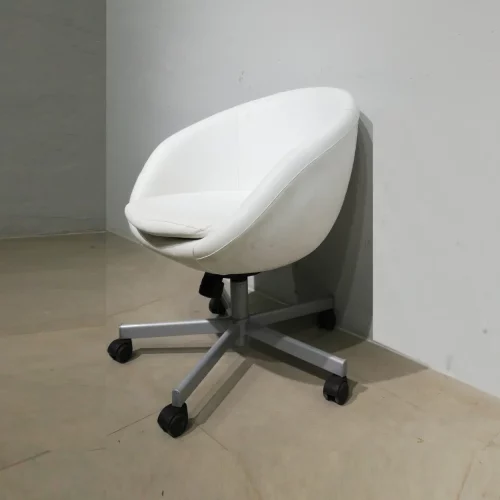 Sillón blanco 65x60x86cm con ruedas de segunda mano en venta en cabauoportunitats.com