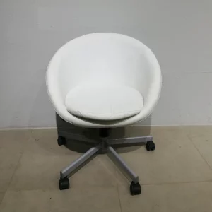 Sillón blanco 65x60x86cm con ruedas de segunda mano en venta en cabauoportunitats.com