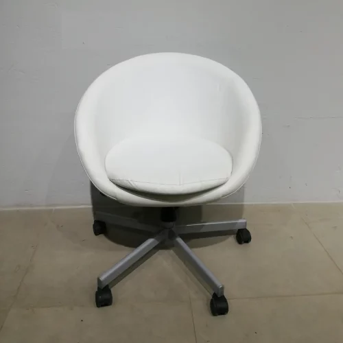Sillón blanco 65x60x86cm con ruedas de segunda mano en venta en cabauoportunitats.com
