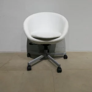 Sillón blanco 65x60x86cm con ruedas de segunda mano en venta en cabauoportunitats.com