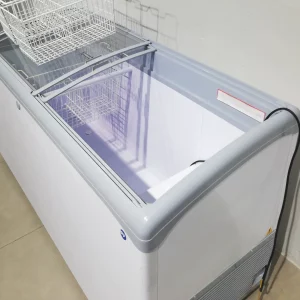 Congelador puerta cristal 149x64x84cm de segunda mano en buen estado en venta en cabauoportunitats.com