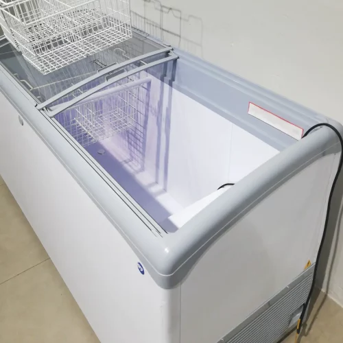 Congelador puerta cristal 149x64x84cm de segunda mano en buen estado en venta en cabauoportunitats.com