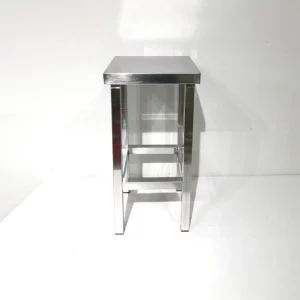 Taburetes de inox de segunda mano (3 unidades) en buen estado en venta en cabauoportunitats.com