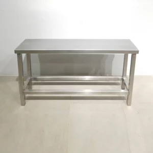 Taula d'inox de segona mà de 130x35x70cm per a taller, nau industrial... en venda a cabauoportunitats.com