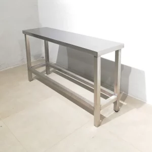 Taula d'inox de segona mà de 130x35x70cm per a taller, nau industrial... en venda a cabauoportunitats.com