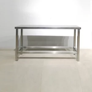 Taula d'inox de segona mà de 130x35x70cm per a taller, nau industrial... en venda a cabauoportunitats.com