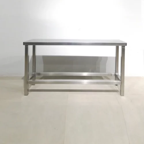 Taula d'inox de segona mà de 130x35x70cm per a taller, nau industrial... en venda a cabauoportunitats.com