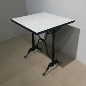 Mesa de fórmica y forja de 80x80x77cm de segunda mano en venta en cabauoportunitats.com