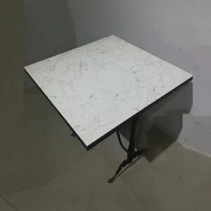 Mesa de fórmica y forja de 80x80x77cm de segunda mano en venta en cabauoportunitats.com