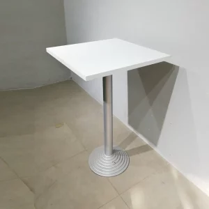 Mesa alta cuadrada para bar 112cm de altura de segunda mano en buen estado en venta en cabauoportunitats.com