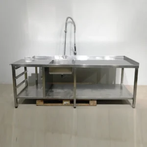 Fregadera de acero inoxidable con grifo de segunda mano para uso profesional en venta en cabauoportunitats.com