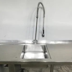 Fregadera de acero inoxidable con grifo de segunda mano para uso profesional en venta en cabauoportunitats.com