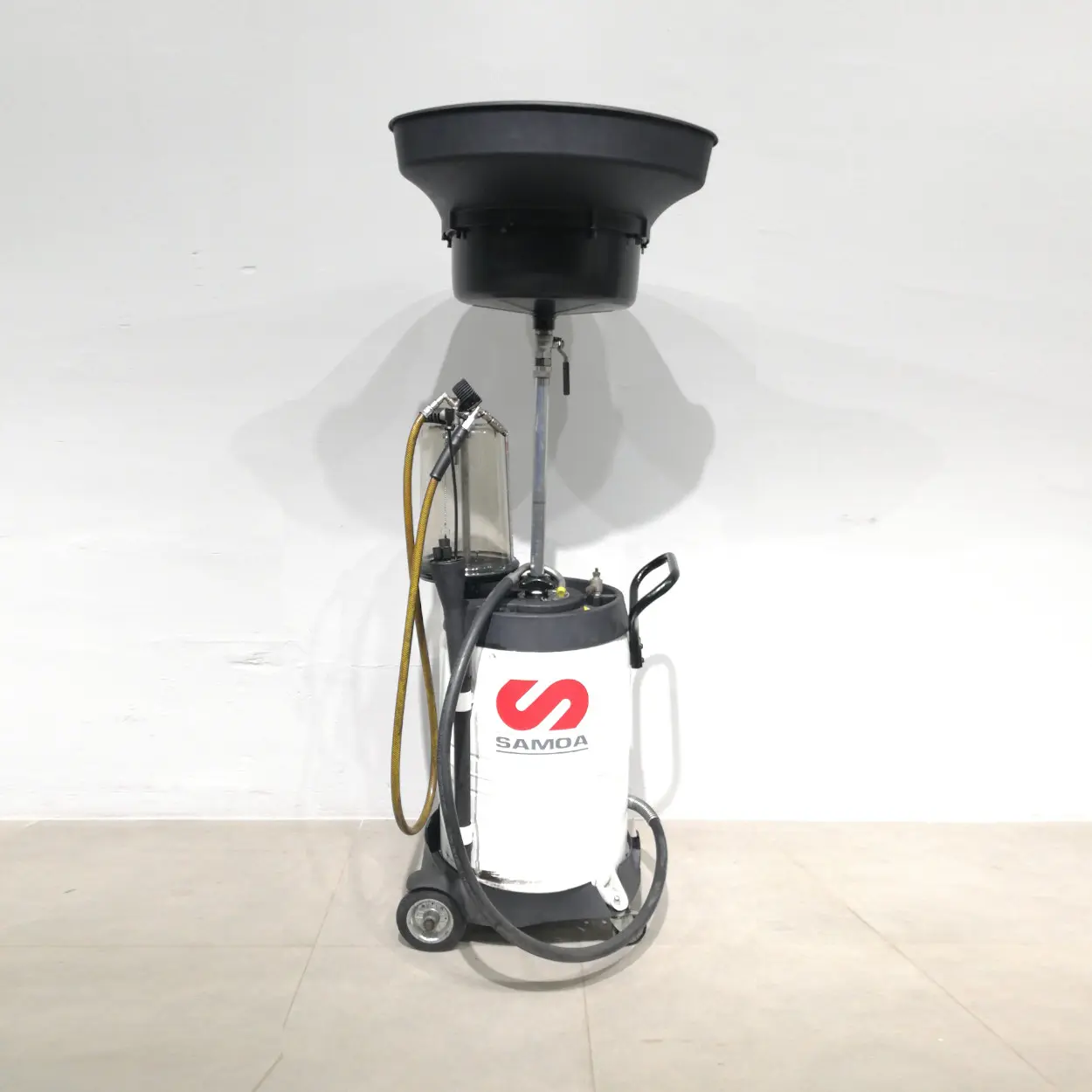 Aspiradora d'olis SAMOA de segona mร per a taller mecร nic en bon estat en venda a cabauoportunitats.com