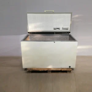 Congelador 143x69x83cm de segunda mano en buen estado perfecta para tienda, supermercado en venta en cabauoportunitats.com