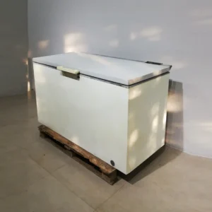 Congelador 143x69x83cm de segunda mano en buen estado perfecta para tienda, supermercado en venta en cabauoportunitats.com