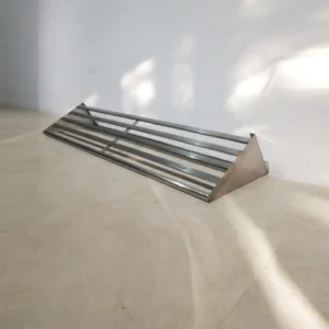 Estante de pared hecho de acero inoxidable de segunda mano apta para uso alimentario en venta en cabauoportunitats.com