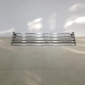 Estante de pared hecho de acero inoxidable de segunda mano apta para uso alimentario en venta en cabauoportunitats.com