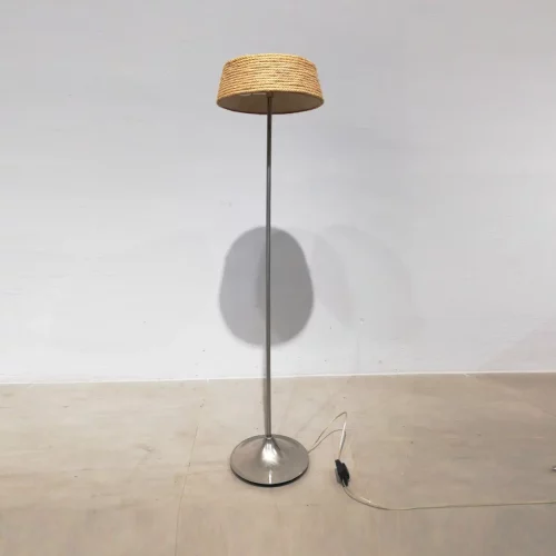 Lámpara de pie vintage de 140cm de altura en buen estado en venta por desuso en venta en cabauoportunitats.com