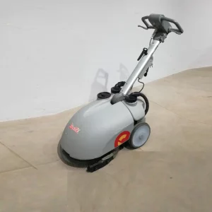 Máquina limpiasuelos COMAC VISPA 35P de segunda mano