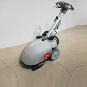 Máquina limpiasuelos COMAC VISPA 35P de segunda mano