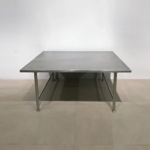Taula d'inox de segona mà de 190x139x83cm per a taller, nau industrial... en venda a cabauoportunitats.com