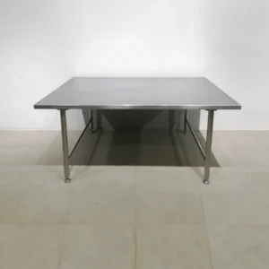 Taula d'inox de segona mà de 190x139x83cm per a taller, nau industrial... en venda a cabauoportunitats.com