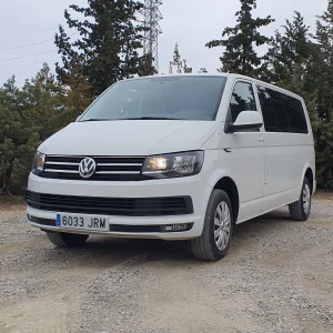 Furgoneta VOLKSWAGEN CARAVELLE del 2016, 9 places de segona mà en molt bon estat en venda a cabauoportunitats.com