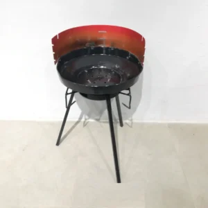 Barbacoa de carbó portàtil feta d'acer de gran qualitat i resistència, inclou graella