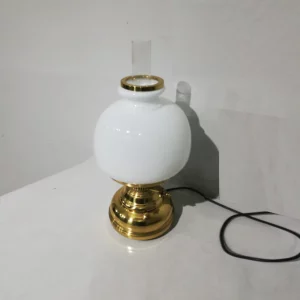 Lámpara de aceite antigua de sobremesa, de segunda mano en buen estado