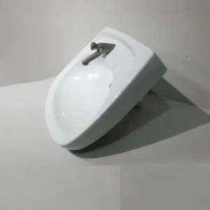 Pica de lavabo amb peu de porcellana de color blanc de segona mà en bon estat