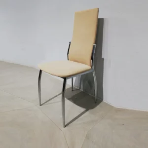 Cadires per a menjador 43x45x98cm d'estructura metàl·lica i encoixinat beix