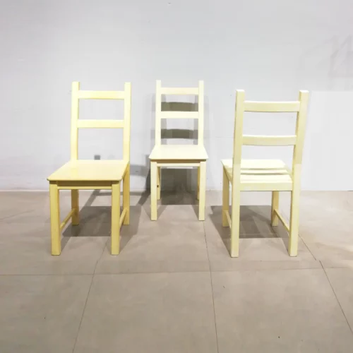 Sillas de madera 40x42x95cm de ocasión en buen estado procedentes de una empresa en cierre