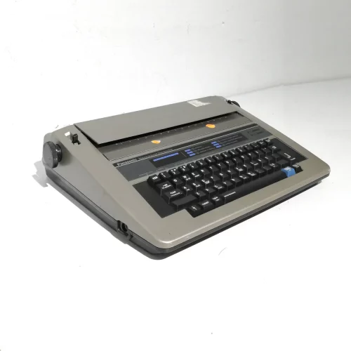 Màquina d'escriure OLIVETTI LETTERA 42 de segona mà en bon estat en venda a cabauoportunitats.com Balaguer - Lleida - Catalunya