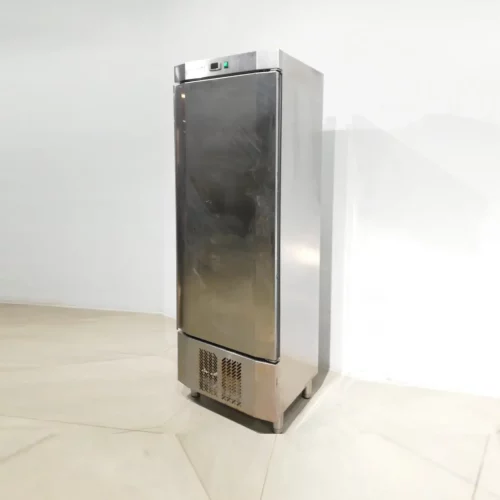 Nevera INFRICO d’ocasió de 330 litres perfecta tant per a ús professional com domèstic