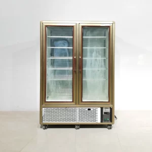 Vitrina refrigerada TECFRIGO per a pastisseria procedent d'una empresa en tancament