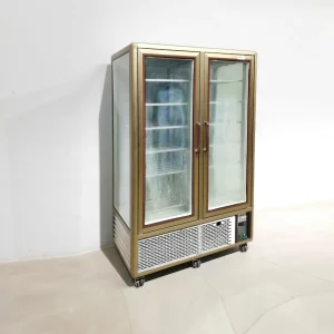 Vitrina refrigerada TECFRIGO per a pastisseria procedent d'una empresa en tancament
