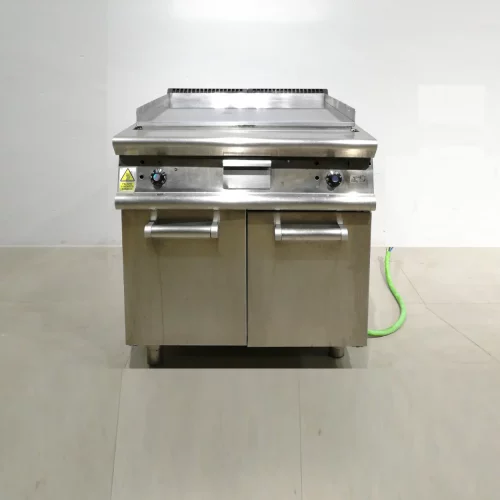 Planxa de 80x93x92cm per a hostaleria procedent d'un restaurant en tancament
