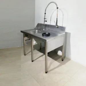 Pica d'inox amb potes i aixeta de dutxa de 131x70x110 cm perfecta per a ús professional